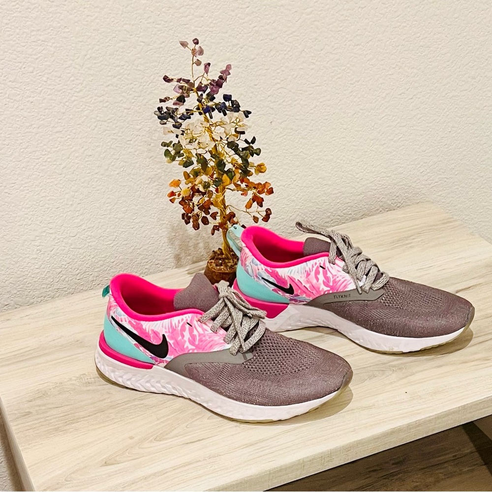 Nike React Flyknit Women’s Size 9 Running Sneakers Pink Gray Teal Athletic Shoes